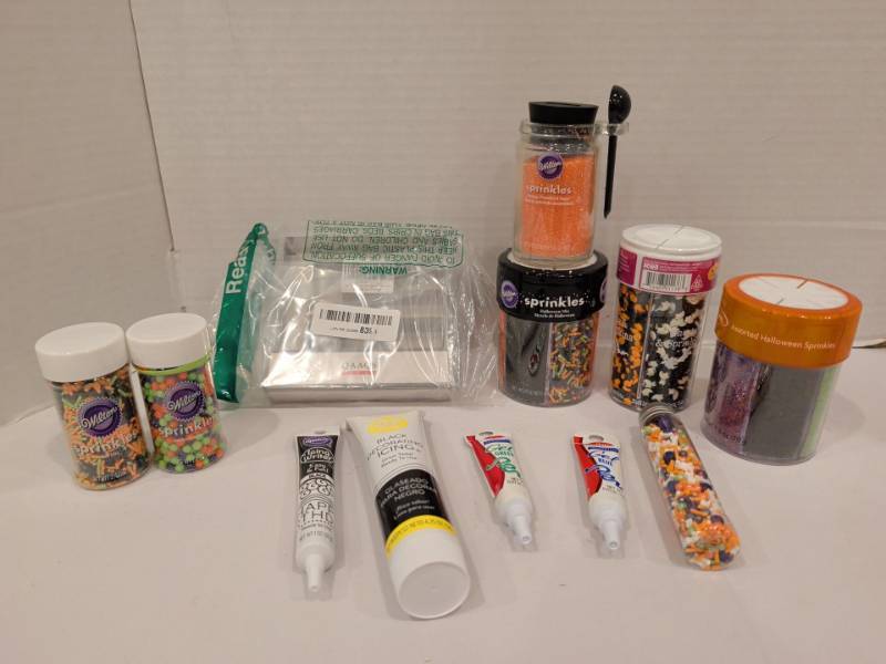 lot 2206 image: Halloween Sprinkles and Decorating Icing Mixed Lot Wilton Betty Crocker Xcell