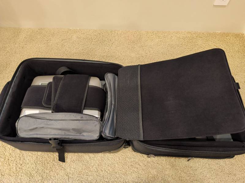 lot 2216 image: Dell Projector with Carry Case and Cables 4100MP