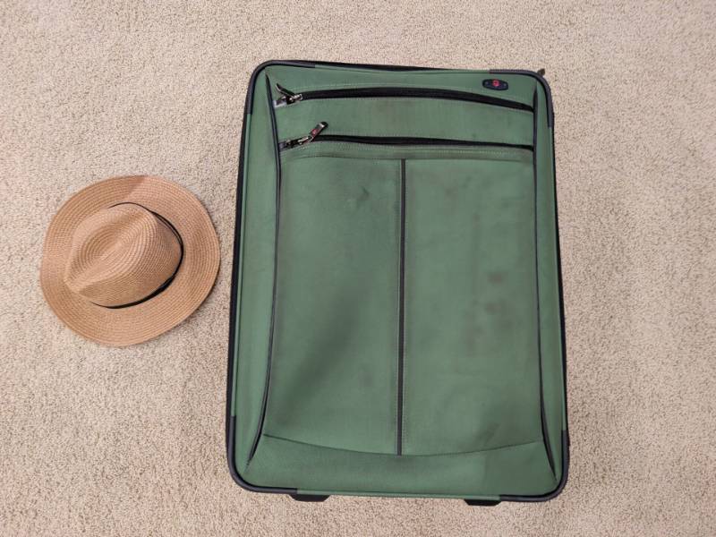 lot 2217 image: Green Rolling Suitcase with Pull Handle and Front Zip Pockets 25x18x10, sun hat