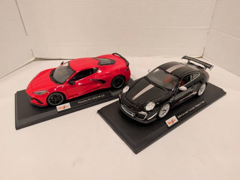lot 2220 image: Maisto Model Car Lot of 2 Porsche 911 GT3 RS 4.0 and Corvette Stingray