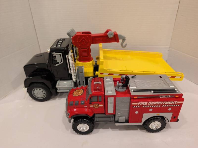 lot 2223 image: Tonka Fire Department Truck and Driven Flatbed Tow Truck Toy Lot