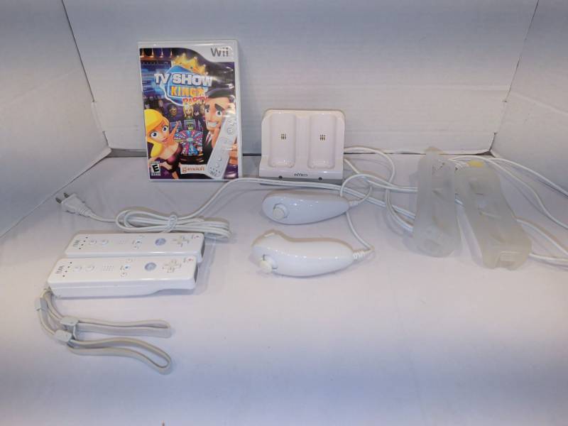 lot 2260 image: Wii Lot 2 Remotes 2 Nunchuks TV Show King Party Game Nyko Charging Dock