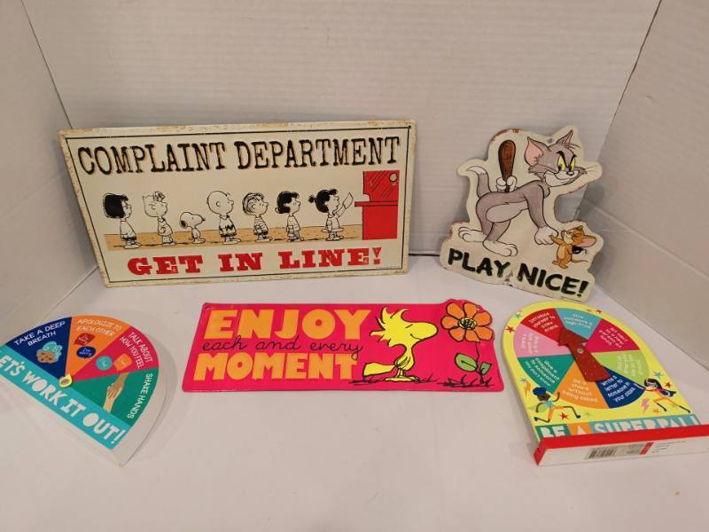 lot 2266 image: Lot of 5 Peanuts and Tom and Jerry Signs and Spinner Wheels