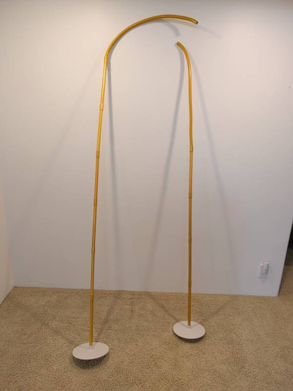 lot 2278 image: Plastic wedding arch. Needs repairs