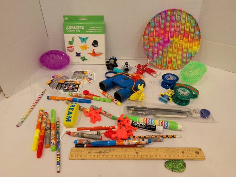 lot 2279 image: Assorted Kids Toy and Stationery Lot with Duncan Butterfly Yo-Yos, Binoculars, Origami Set