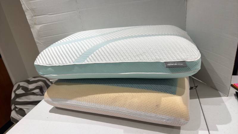 lot 2321 image: Tempur pedicure and sharper image pillows