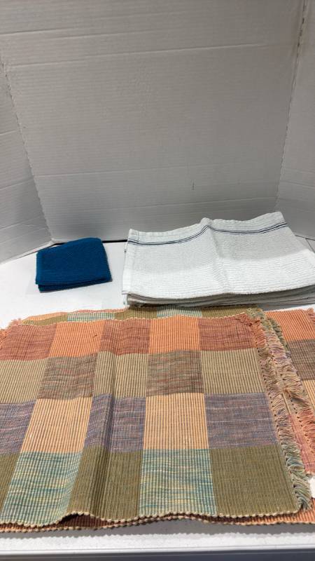 lot 2325 image: Placemats, and kitchen towels