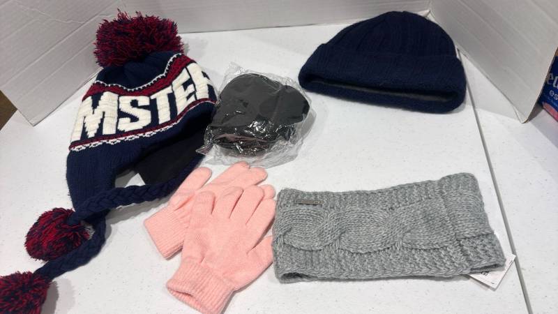 lot 2326 image: Michael Kors hand band, Winter Hat and Glove Accessories Lot