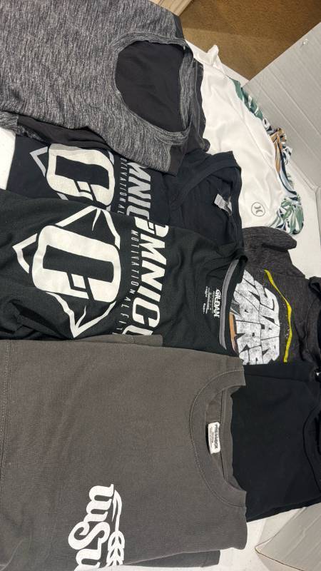 lot 2334 image: Tshirts size S,m and L