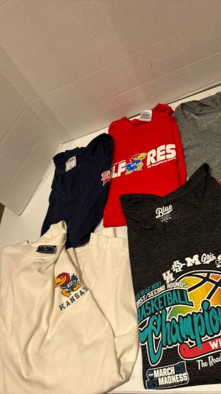 lot 2335 image: KU and other tshirts size m and L