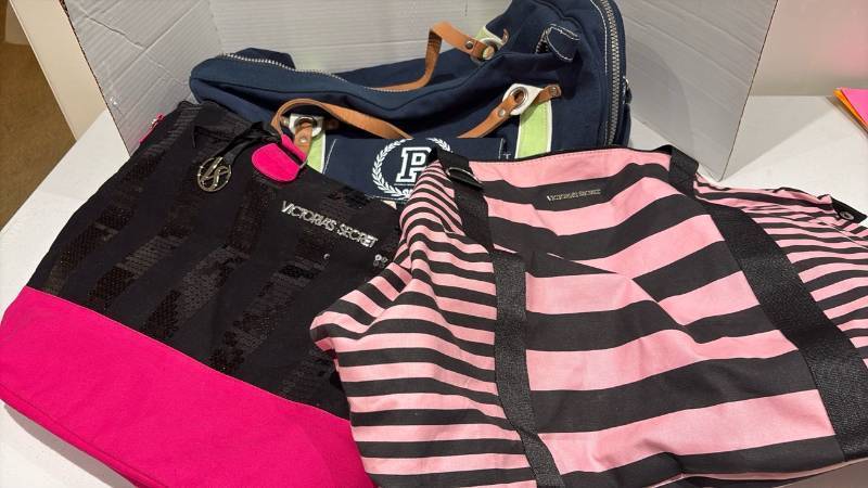 lot 2346 image: Victoria Secret duffle bags