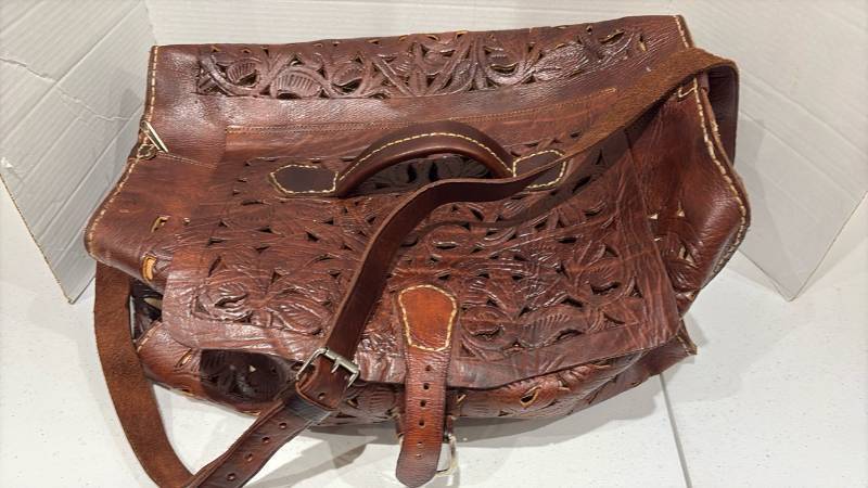lot 2347 image: Brown leather duffle bag