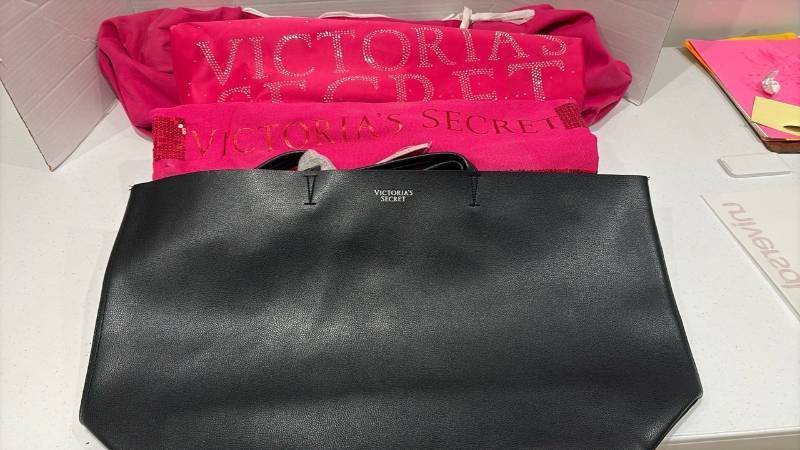 lot 2349 image: 4 Victorias Secret bags