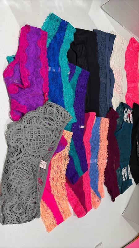 lot 2350 image: Victorias Secret&nbsppanties. Mostly size large.