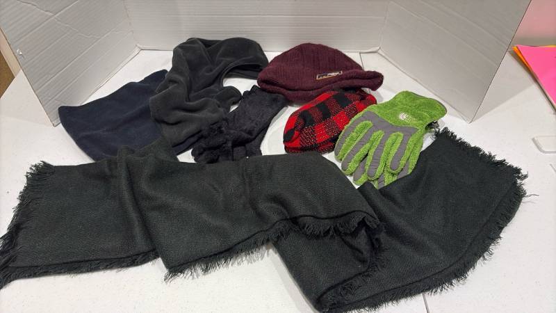 lot 2356 image: Winter outerwear