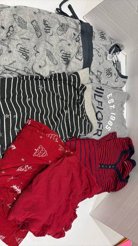 lot 2357 image: Jammie lot. Medium and large
