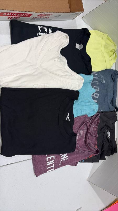 lot 2358 image: T shirts and tank tops various sizes