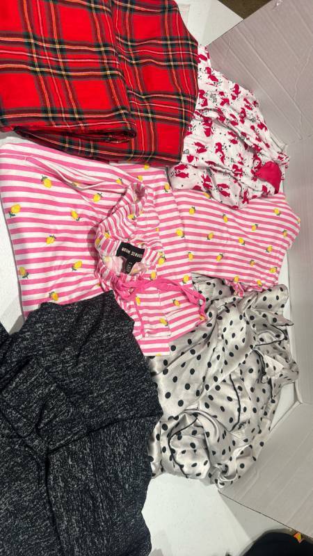lot 2360 image: Pajama sets size M