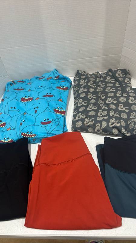 lot 2364 image: Lulu lemon and other athletic pants and jackets size M