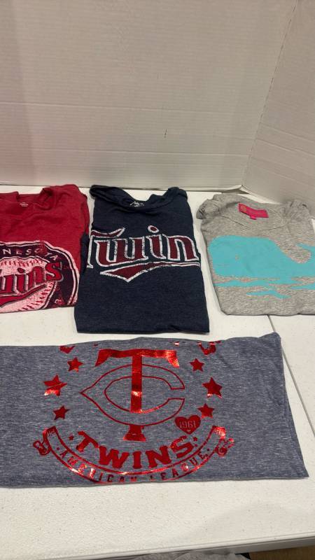lot 2372 image: Tshirts size L and XL