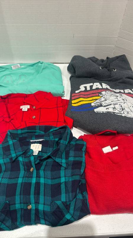 lot 2374 image: Womens tops and Star Wars hoodie size M and L