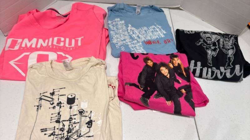 lot 2377 image: Womens tshirts size m and l