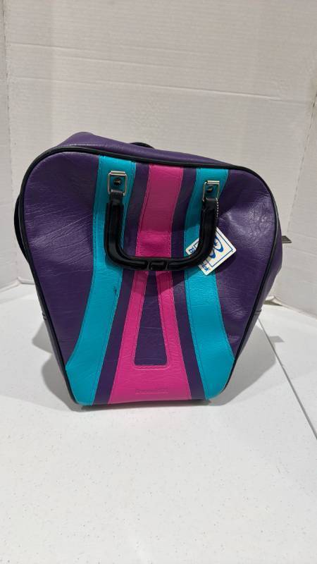 lot 2378 image: Brunswick Bowling Ball Tote Bag