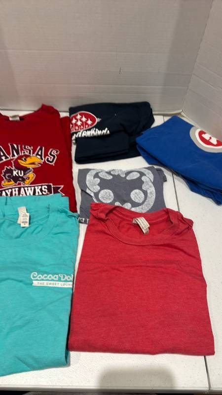 lot 2390 image: Tshirts size M