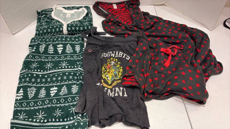 lot 2406 image: Jammies size medium