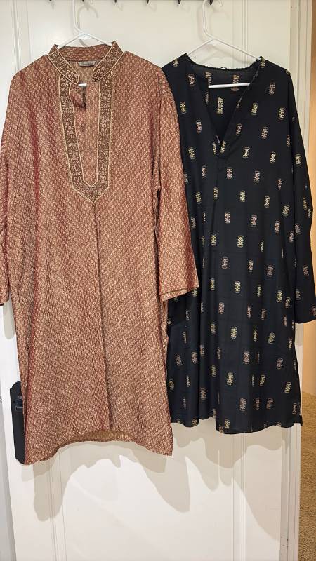 lot 2412 image: Kurtas