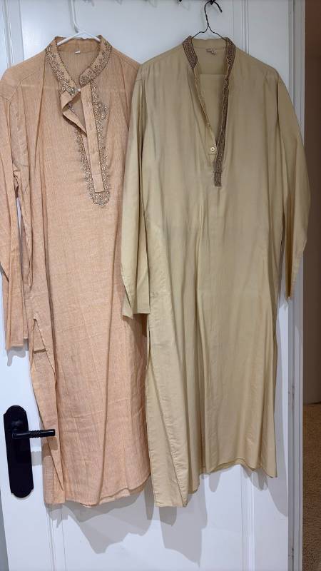 lot 2414 image: Kurtas