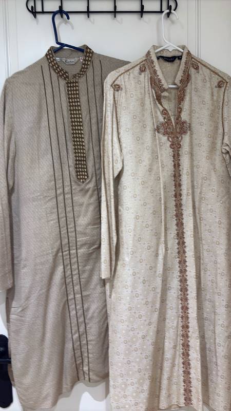 lot 2415 image: Kurtas