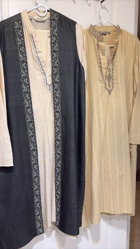 lot 2417 image: Kurtas
