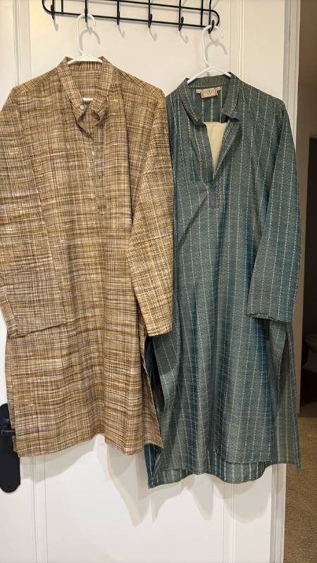 lot 2418 image: Kurtas
