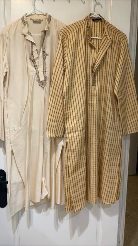 lot 2419 image: Kurtas