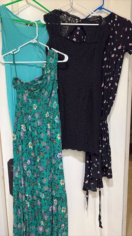 lot 2424 image: Dresses size small