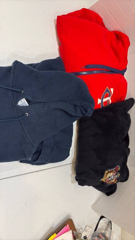 lot 2427 image: Jackets and hoodies