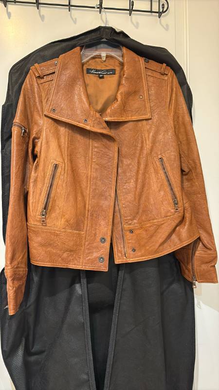 lot 2436 image: Ladies Kenneth Cole leather jacket