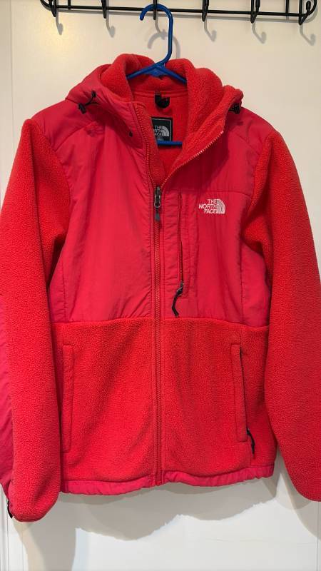 lot 2440 image: North Face ladies jacket