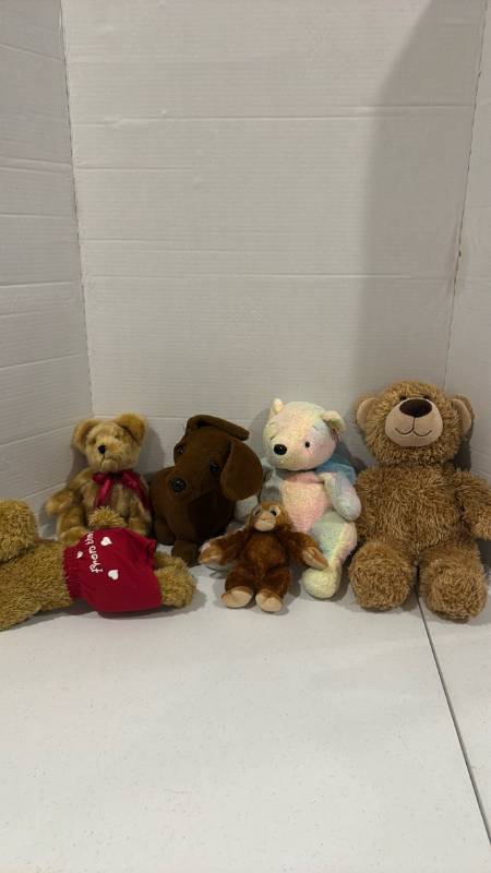 lot 2454 image: Stuffed animals