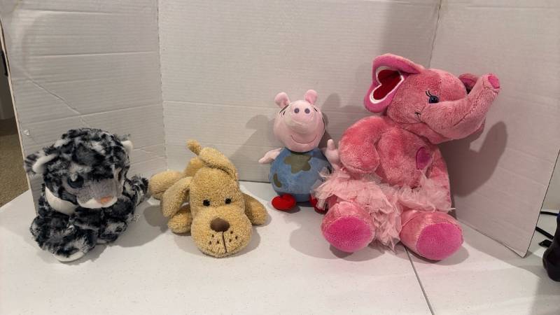 lot 2456 image: Stuffed animals