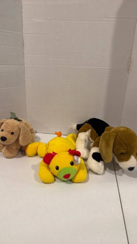 lot 2457 image: Stuffed animals
