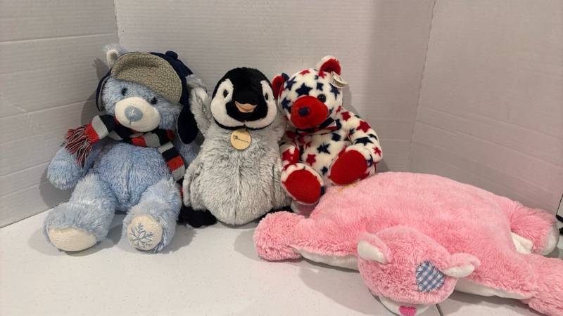 lot 2458 image: Stuffed animals