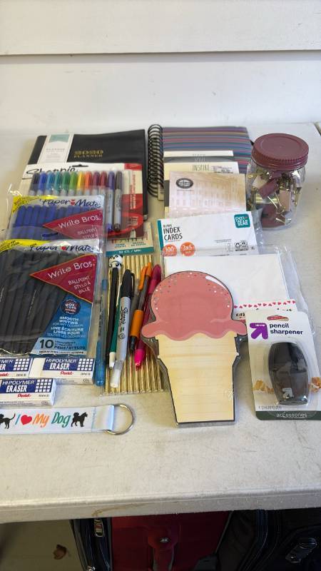 lot 3010 image: Notepads and more
