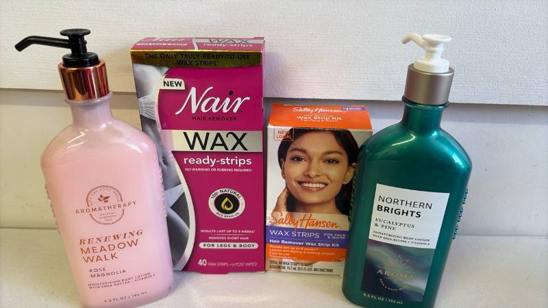 lot 3018 image: Wax strips and lotion