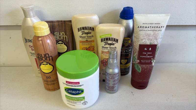 lot 3020 image: Sun screen and more
