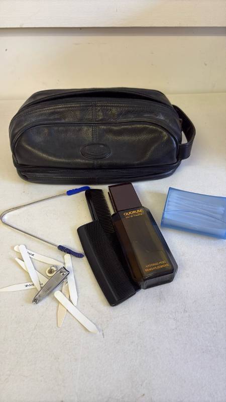 lot 3036 image: Fossil bag and more