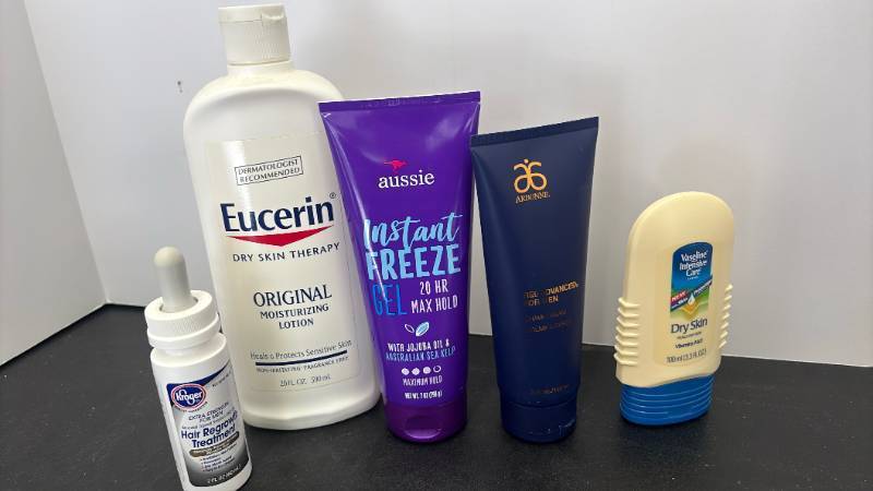 lot 3050 image: Hair and skin care