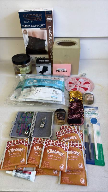 lot 3053 image: Health and beauty products