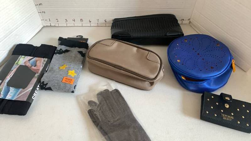 lot 3074 image: Accessory bags, glove, socks, Victorias Secret card holder, and tote